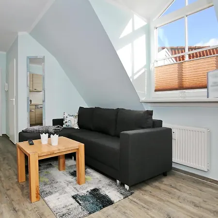 Strandstrasse 43 30 *